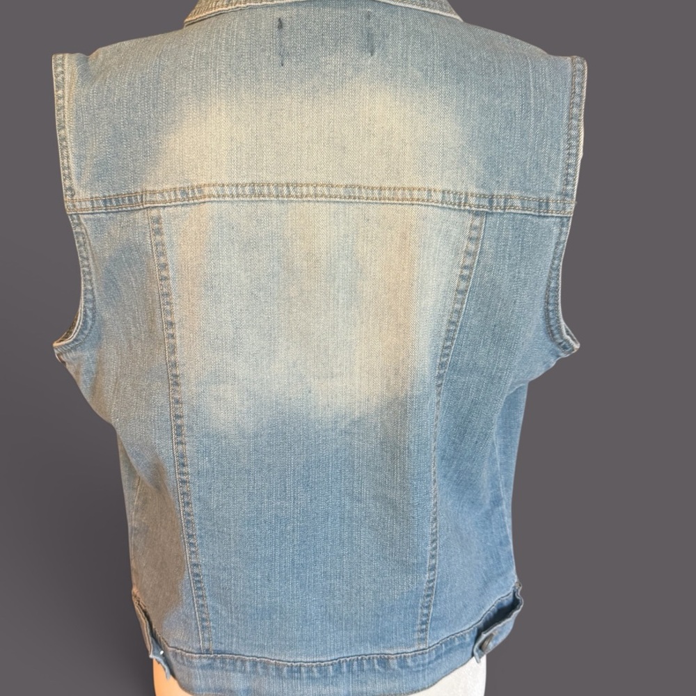 Light Wash Denim Sleeveless Vest - Picture 4 of 5